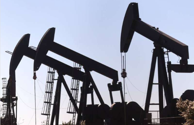 النفط يقفز أكثر من 2 في المئة مع تصاعد التوترات في الشرق الأوسط